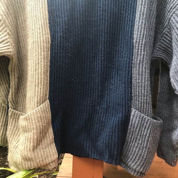 Comfy Boyfriend Sweater with Front Pockets - Picture 2 of 4